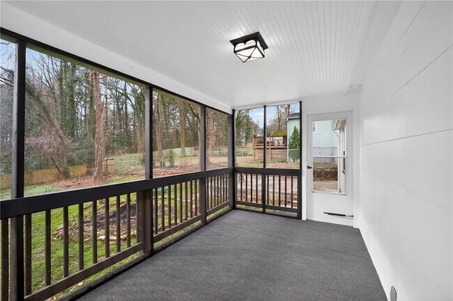 Building Photo - 871 Hargis St SE