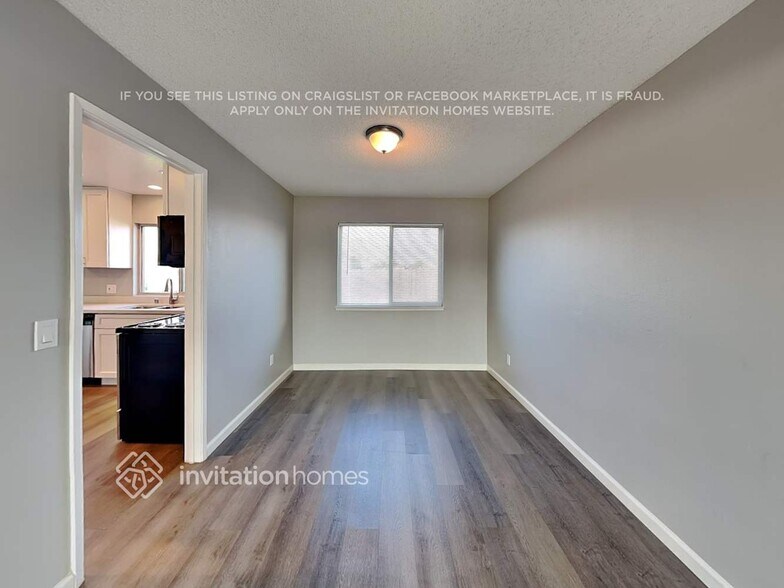 Building Photo - 520 Trumpeter Dr