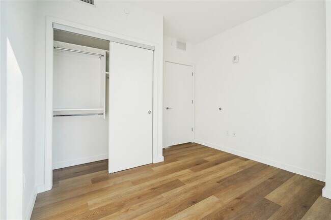 Building Photo - 50 Clinton Pl