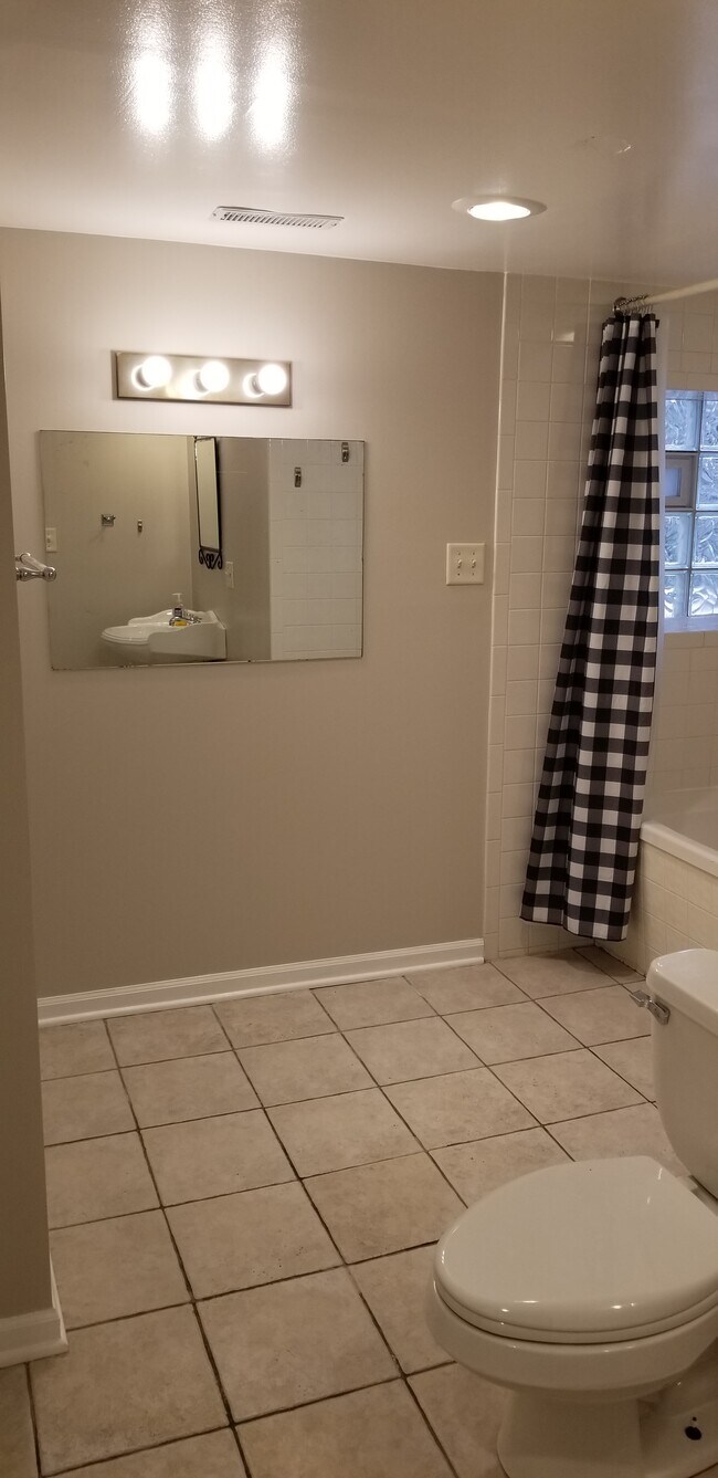 Building Photo - 4039 N Long Ave