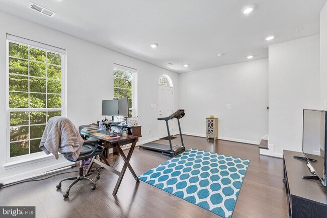Building Photo - 4402 Fair Lakes Ct