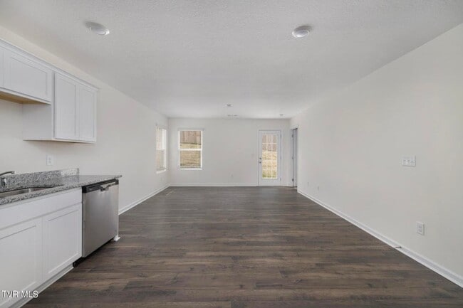 Building Photo - Charming 3-Bedroom Single-Family Home with Modern Comforts in Johnson City