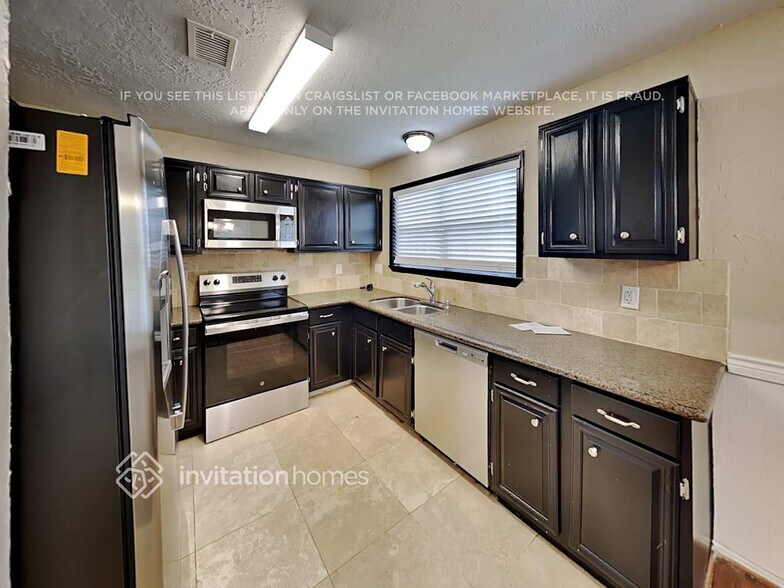 Building Photo - 7707 High Village Dr