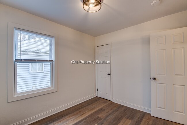 Building Photo - 1665 W 40th Ave