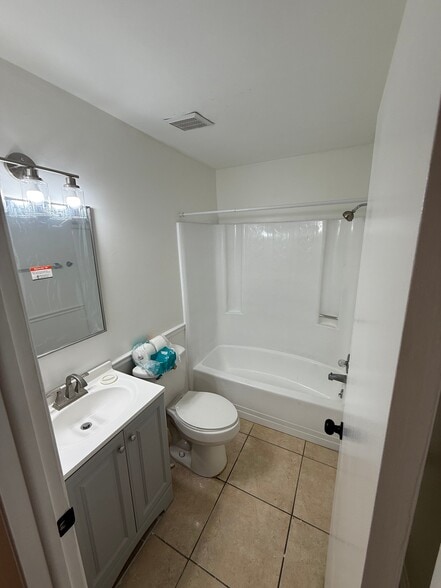 Building Photo - 4404 Rockcrest Cir