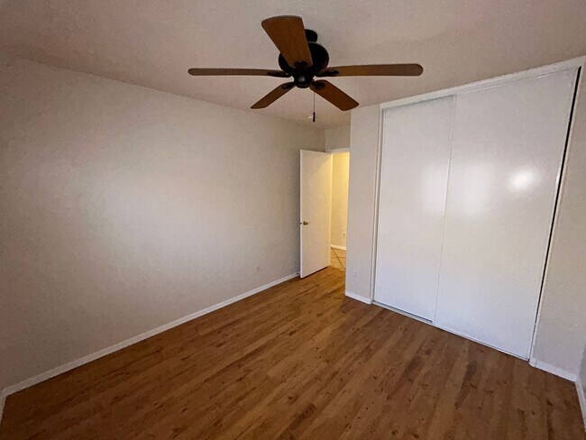 Building Photo - 12521 W Myer Ln