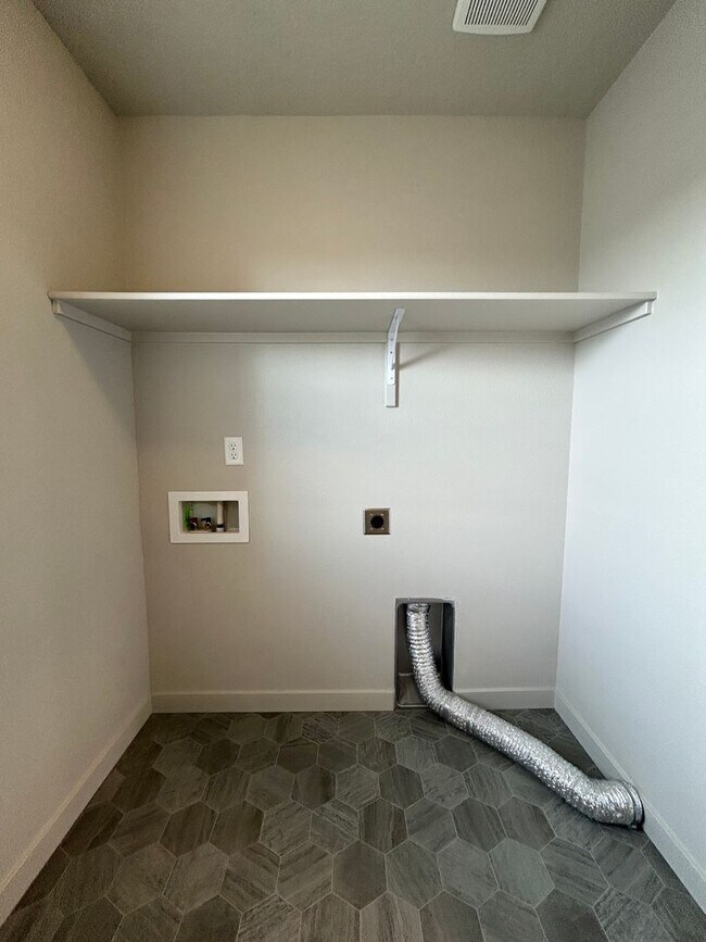 Building Photo - Charming Modern Home in the Heart of Boise