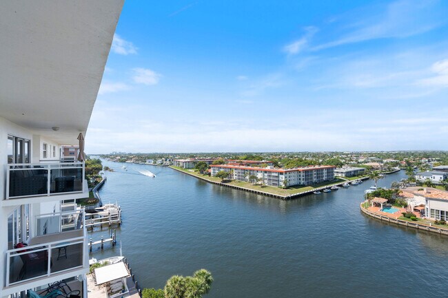 Building Photo - 1160 Hillsboro Mile