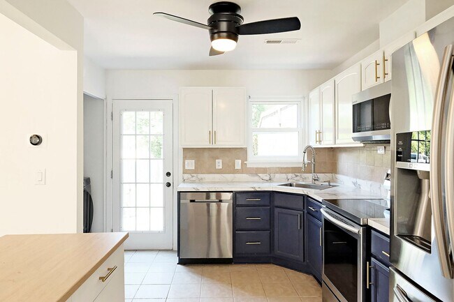 Building Photo - Pet-Friendly Duplex With Fenced Yard – Move-In Ready!