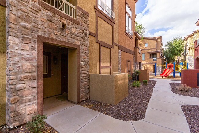 Building Photo - E Bell Road