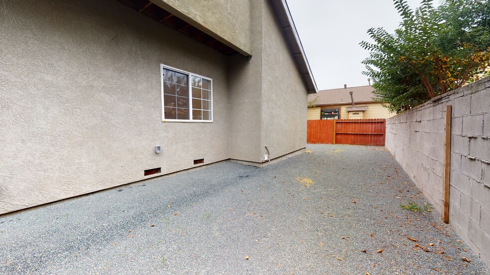 Building Photo - 1006 Tilton Ave
