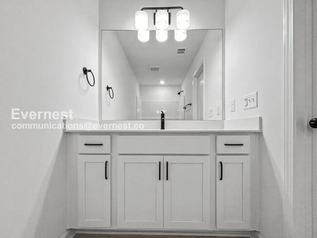 Building Photo - 456 Blair Rd