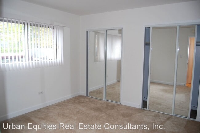 Building Photo - 160 E Lake St