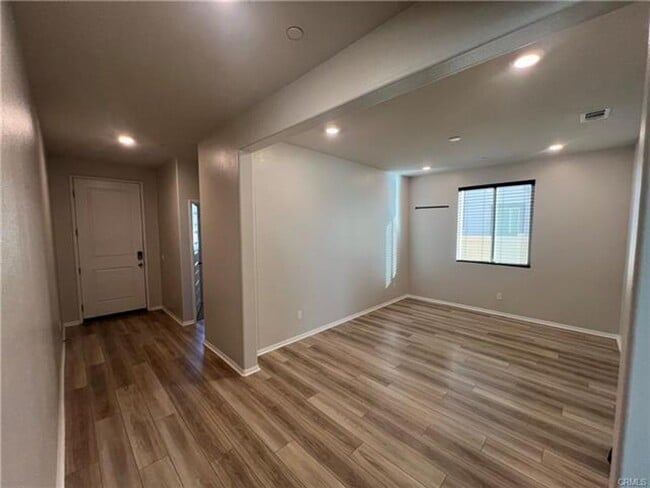 Building Photo - Spacious and beautifully appointed 5-bedroom, 3-bathroom home