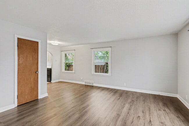 Building Photo - 1 Bedroom Rental Duplex in Midland- $1000/month