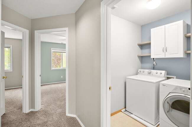 Building Photo - Fantastic Location - Beaverton 3 Bedroom, 2.5 Bath Townhome
