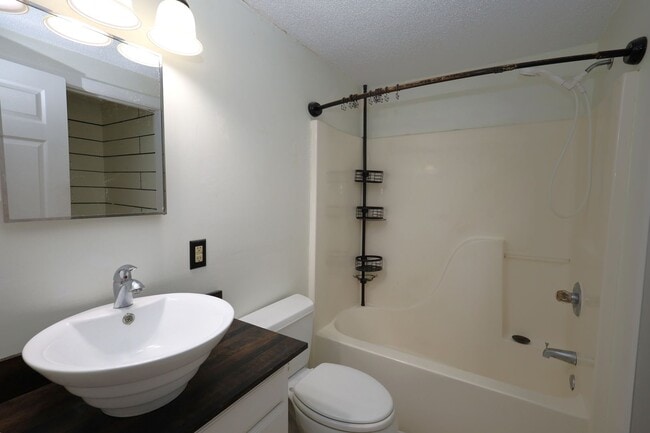 Building Photo - 5023 Cedar St