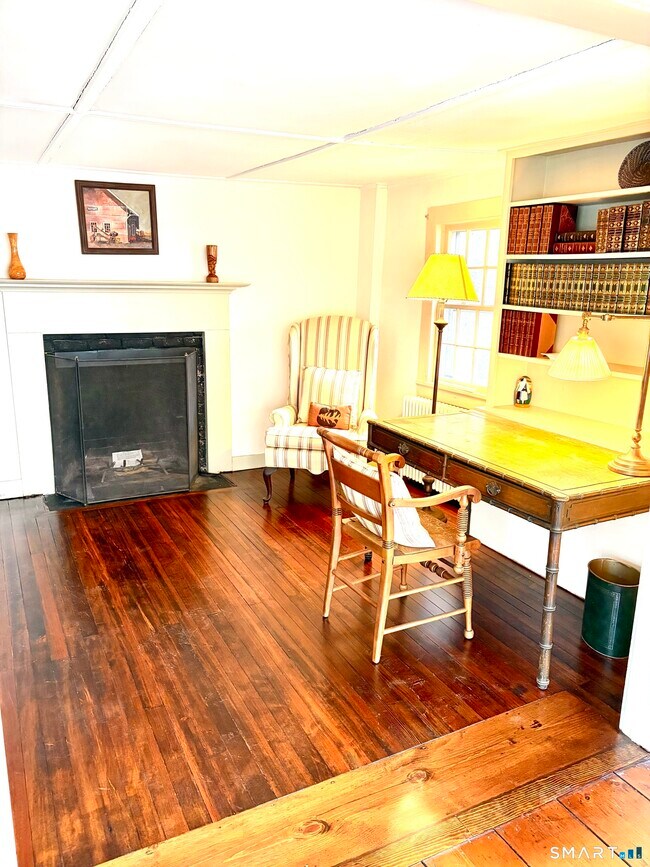 Building Photo - 310 Valley Rd