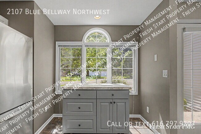 Building Photo - 2107 Blue Bell Way