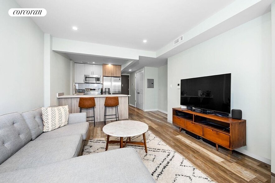 Building Photo - 30-82 Crescent Street 7E