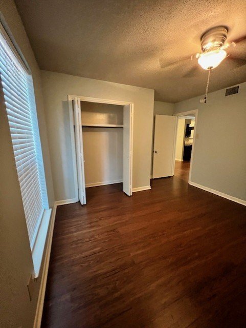 Building Photo - 503 E 6th St