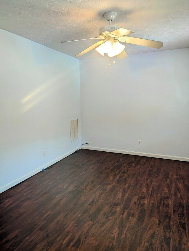 Building Photo - 110 Stone Tree Dr