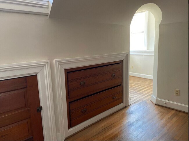 Building Photo - THREE 2 BEDROOM APARTMENTS IN THIS BUILDIN...