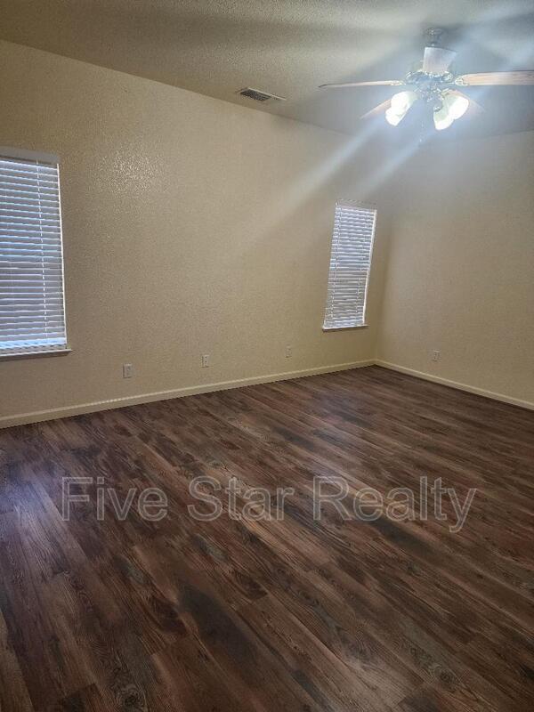 Building Photo - 1835 Woodland Dr