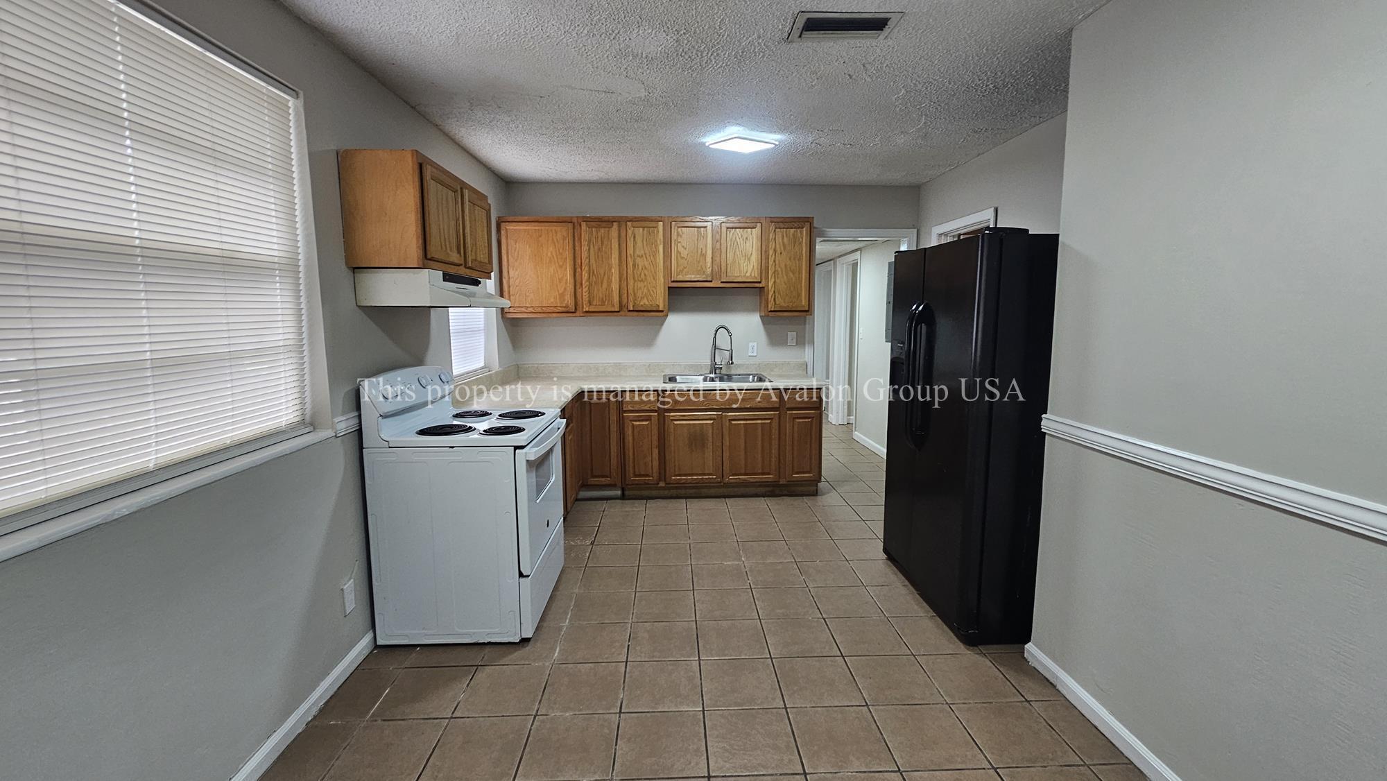Building Photo - 1453 Winnebago Ave