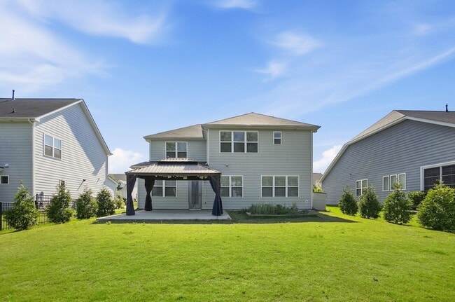 Building Photo - Stunning Home with Main-Level Bedroom, Gourmet Kitchen