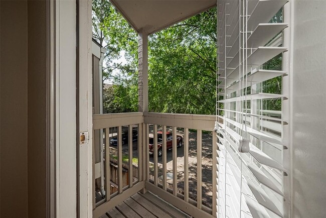 Building Photo - 11710 Southlake Dr