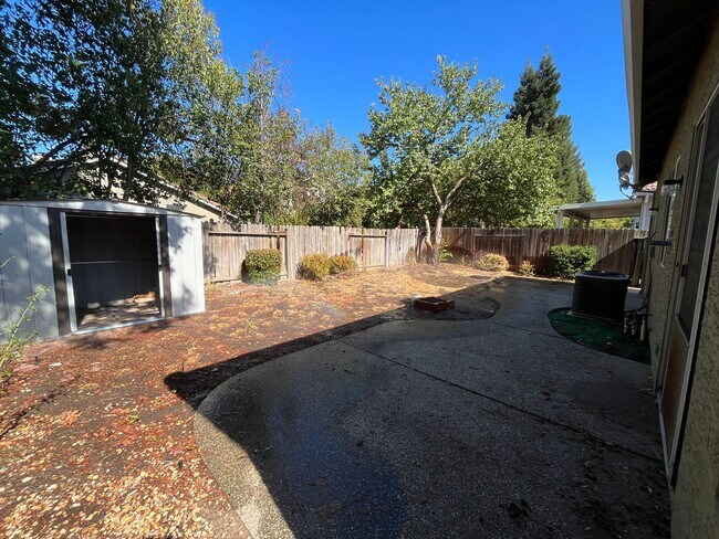 Building Photo - 3 Bed| 2 Bath | 1243 SF | 2 Car Garage | Single Story | Tenant pays $175 monthly for WS&G