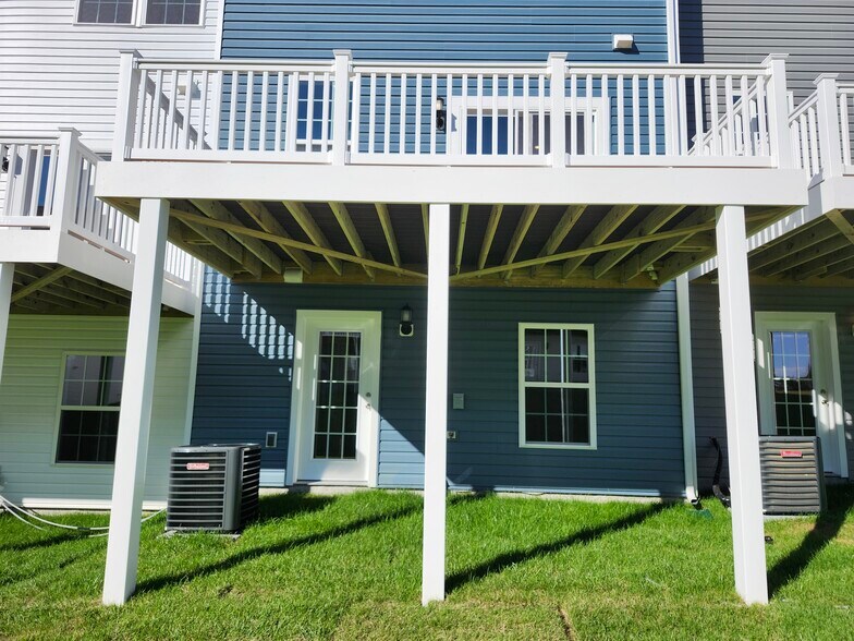 Building Photo - 7705 Meander Ct N
