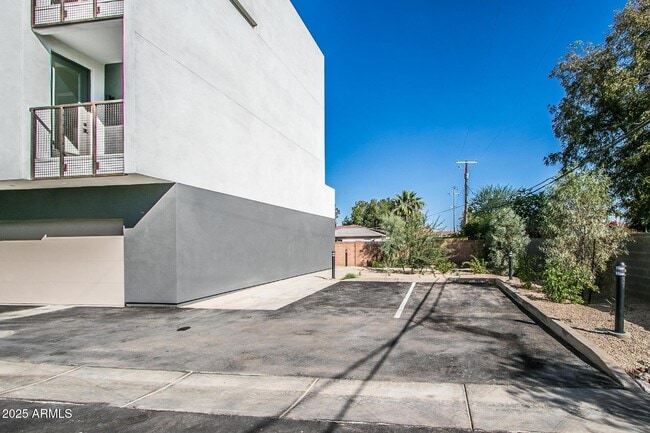Building Photo - 1443 E Osborn Rd