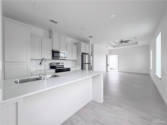 Building Photo - 19 Shavano Dr