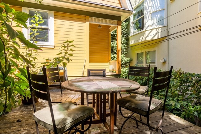 Building Photo - Furnished 3 bedroom 1.5 bath Available Soon.