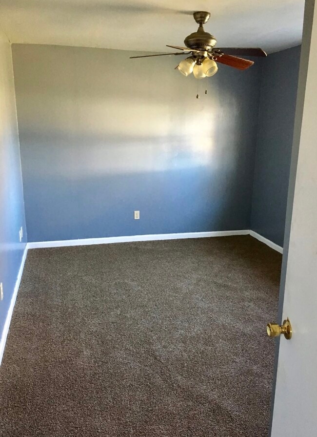 Building Photo - 114 Maplelawn St