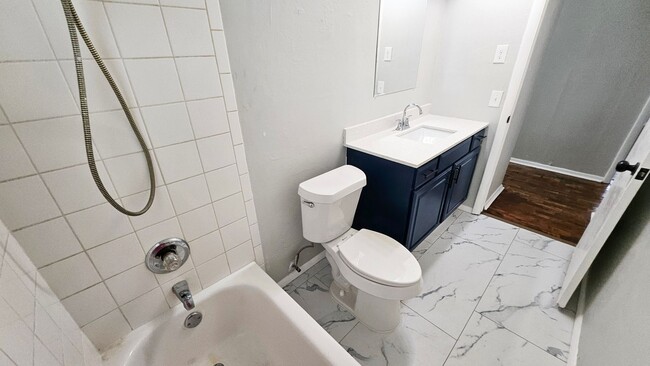 Building Photo - Beautifully Renovated 4 Bed