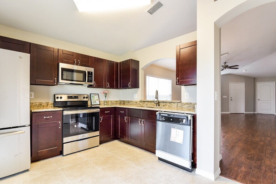 Building Photo - 429 Maple Pointe Dr