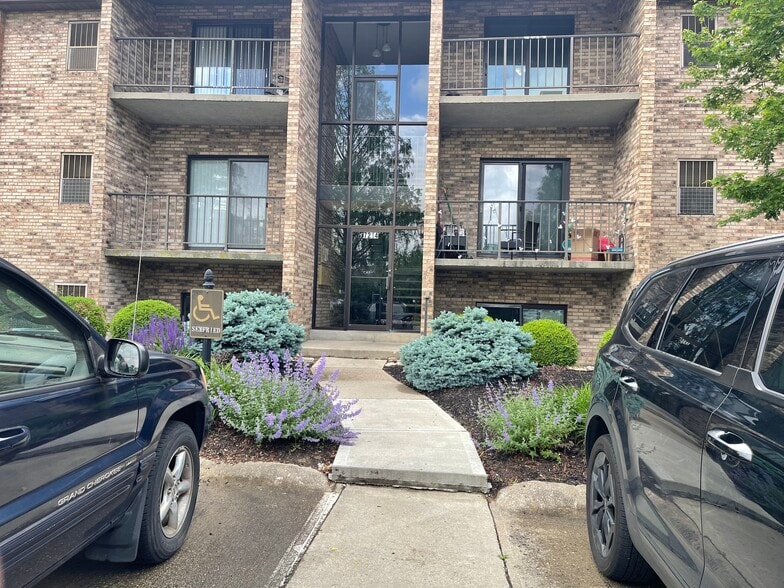 Building Photo - 7214 Creekview Dr