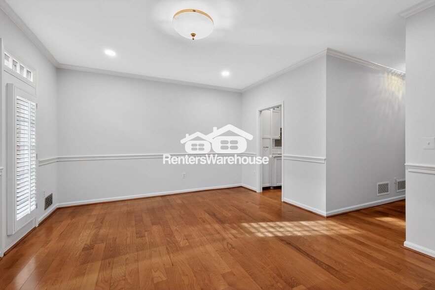 Building Photo - 986 N Royal St