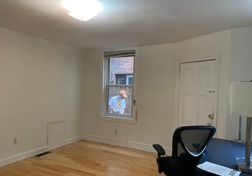 Building Photo - 405 S 22nd St
