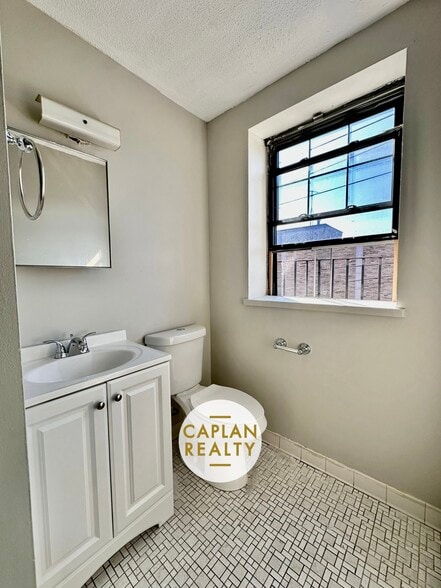 Building Photo - 1407 Chapel St