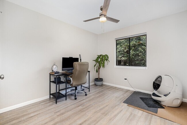 Building Photo - 1700 Delaford Cir