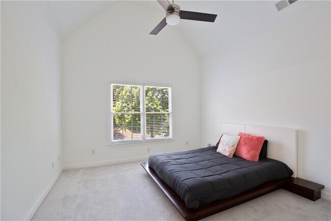 Building Photo - 265 Oakhurst Leaf Dr