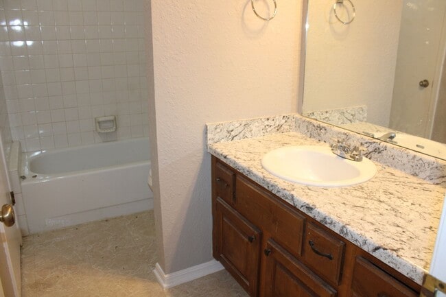 Building Photo - Putnam City Schools