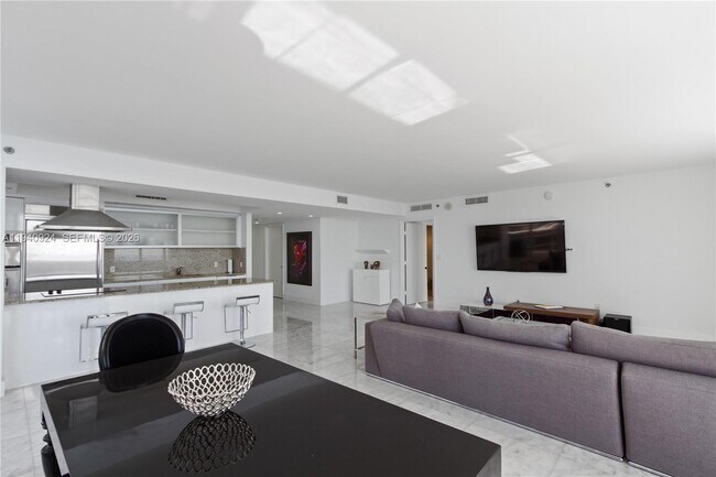 Building Photo - 1800 S Ocean Dr