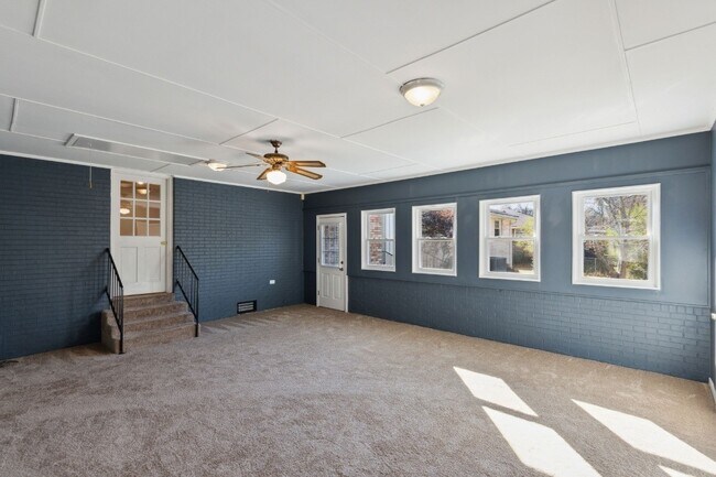 Building Photo - 220 Bartonwood Dr