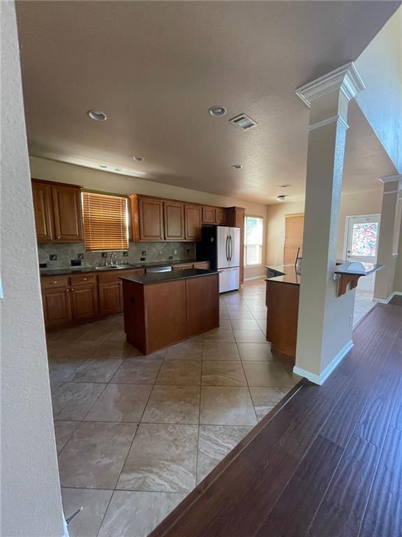Building Photo - 704 S Frontier Ln