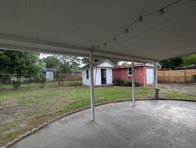Building Photo - 6522 Bartholf Ave